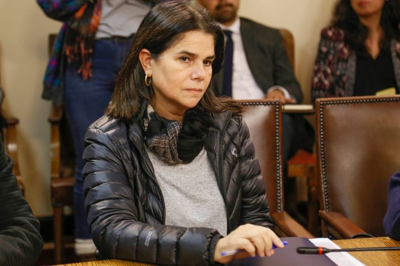Ximena Ossandón y encapuchados: 