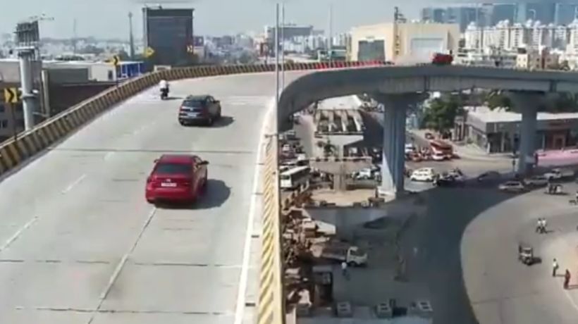 [VIDEO] Impactante accidente: auto salió volando en una carretera en suspensión