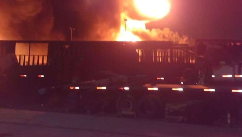 Violento incendio en sector industrial provoca suspensión de clases en Lampa y Colina