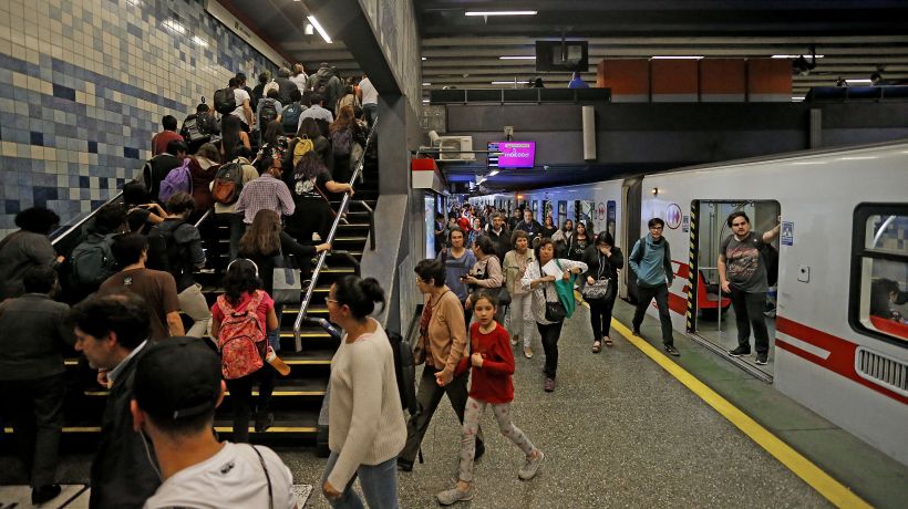 Metro de Santiago informó que Estación República estará cerrada este miércoles