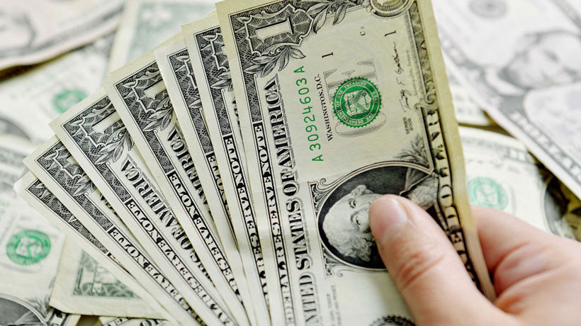 Dólar bajó $6 en el primer día de intervención del Banco Central