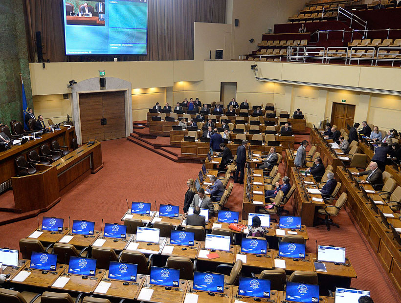 Gobierno anunció que enviará indicación sustitutiva para reducir el número de parlamentarios