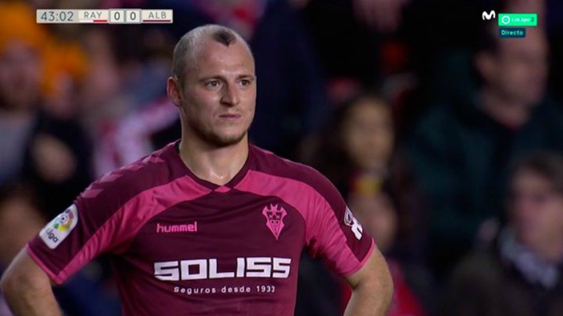 Suspenden partido en España por cánticos contra futbolista ucraniano: lo acusan de ser Nazi