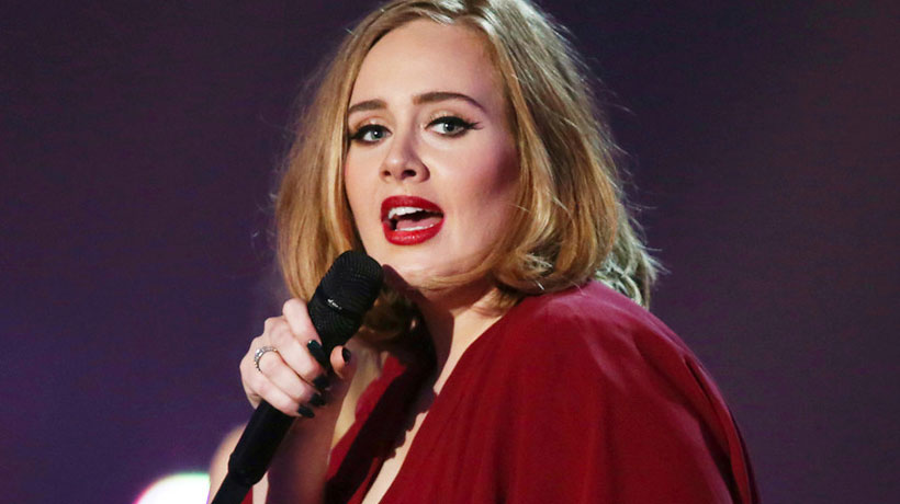 Adele impactó con radical cambio físico tras perder 70 kilos