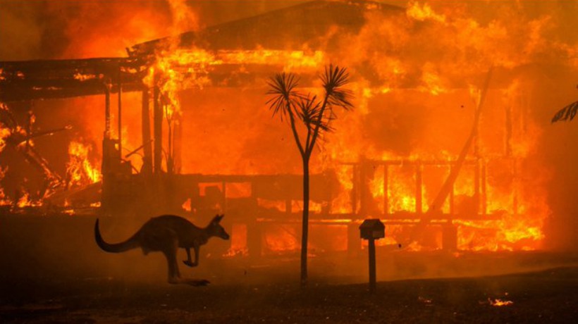 Piden a turistas abandonar el sureste de Australia por voraces incendios que afectan al país
