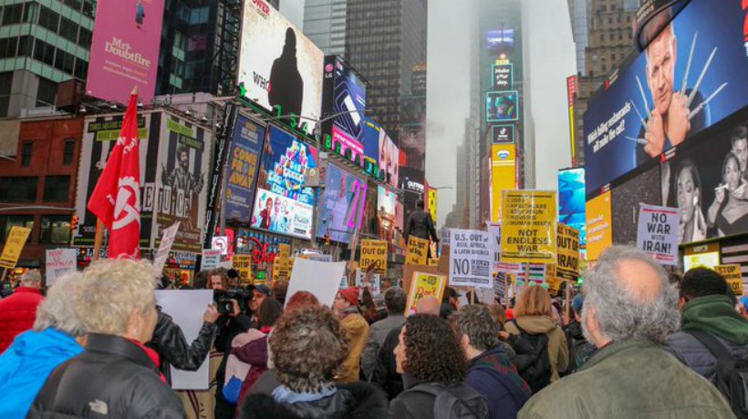 Manifestaciones contra la guerra se toman decenas de ciudades en EEUU y el Reino Unido