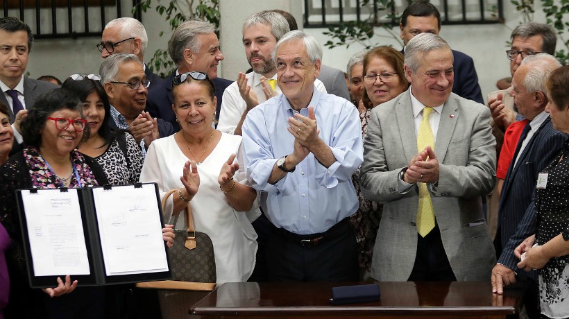 Presidente Piñera promulgó Ley de Cenabast que reduciría en un 70% el precio de los medicamentos