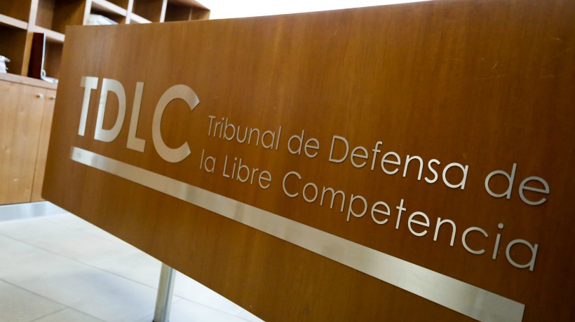 Tribunal de la Libre Conpetencia condenó a dos laboratorios por colusión