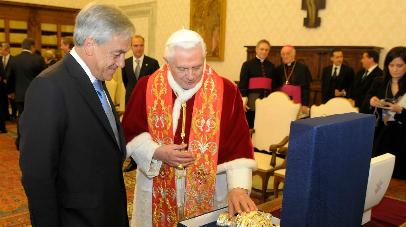 Benedicto XVI rechazó la idea de ordenar sacerdotes a hombres casados