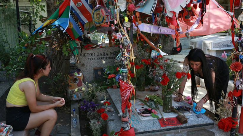 [FOTO] INDH repudió rayado de la tumba de Víctor Jara en el Cementerio General