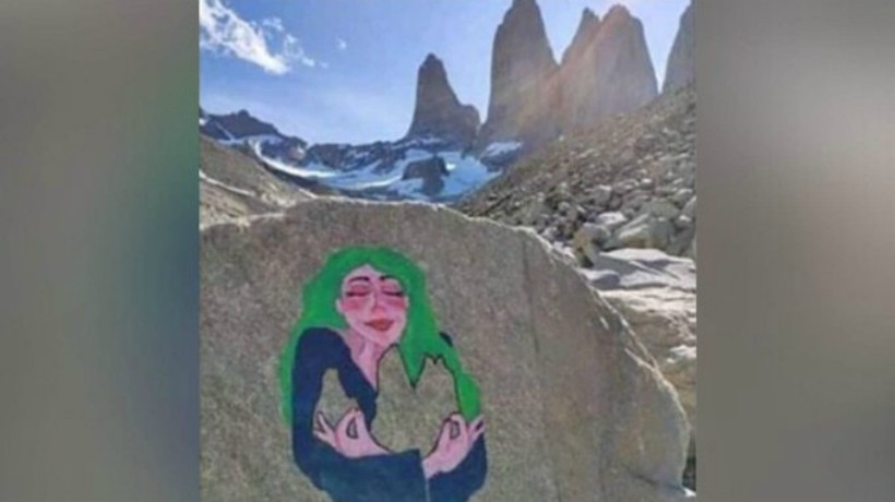 Turista italiano es sorprendido borrando otra pintura en las Torres del Paine