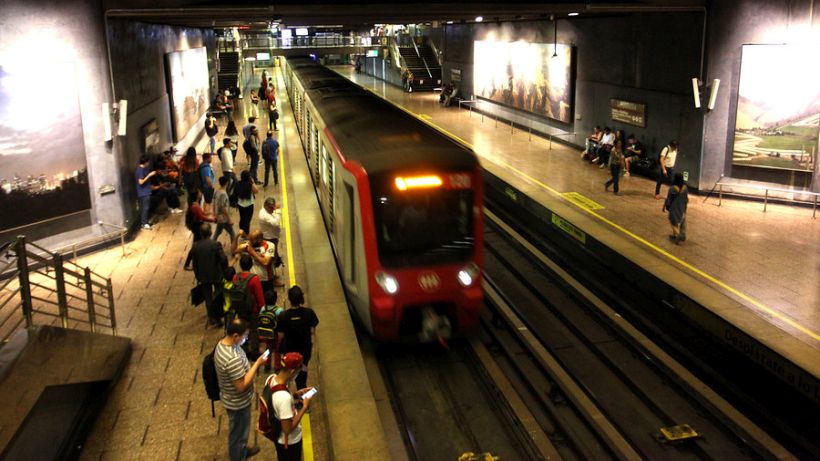 Gobierno ingresó decreto a Controlaría para dejar sin efecto alza de $10 al transporte público
