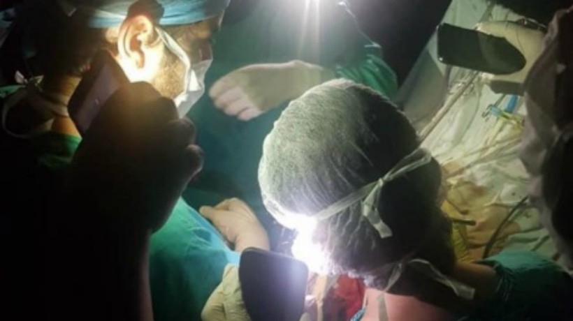 Gobierno confirmó uso de linternas en operación tras corte de luz en Hospital Barros Luco
