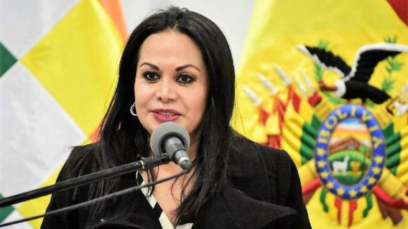 Ministra renuncia en Bolivia criticando que Áñez comete los mismos errores de Evo al buscar la Presidencia
