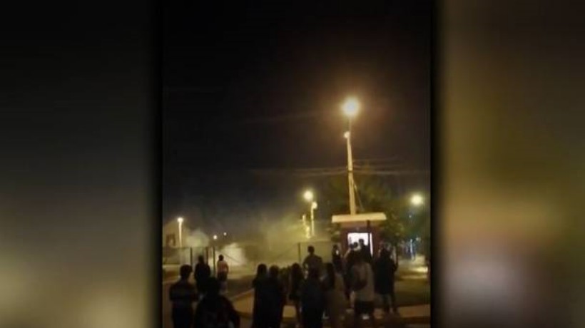 Dos personas fueron detenidas tras disturbios en el frontis de un colegio en Puente Alto