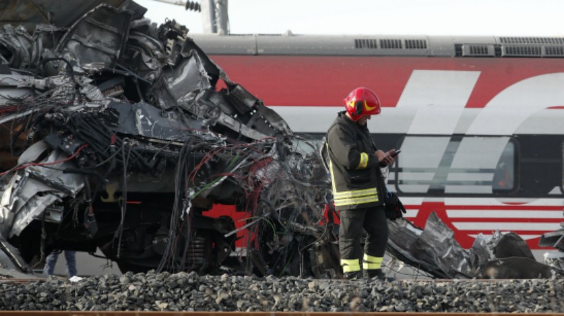 Tren de alta velocidad descarrila, dejando dos muertos al norte de Italia