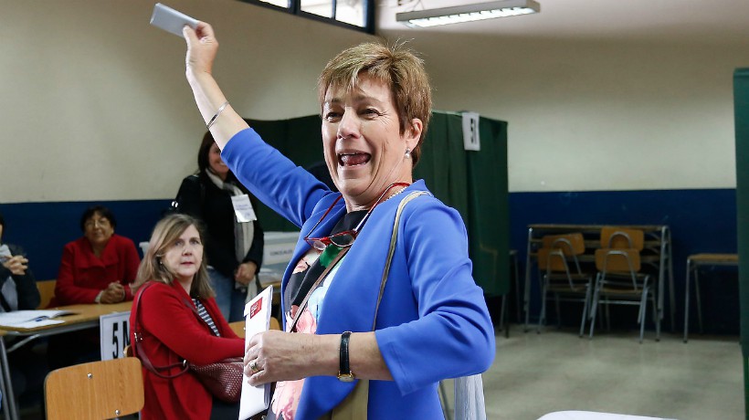 Josefa Errázuriz reaparece en la política con campaña para el plebiscito por opción 