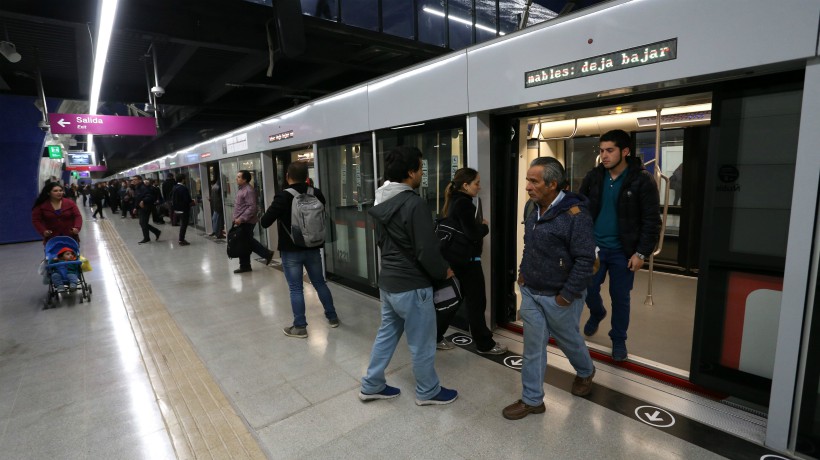Anuncian que estación Ñuble del Metro de Santiago volverá a tener ingreso y salida de pasajeros