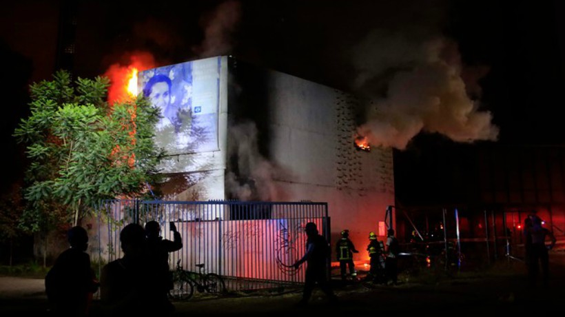 Nuevo incendio en Museo Violeta Parra logró ser controlado por bomberos
