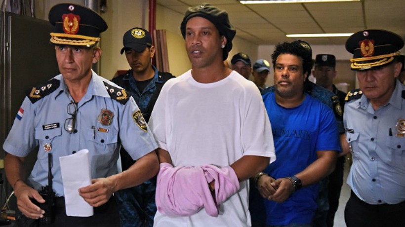 Ronaldinho seguirá arrestado bajo prisión preventiva en Paraguay