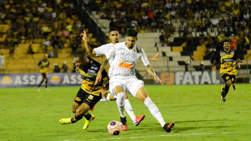 Angelo Araos volvió a jugar por Corinthians en empate ante el Novorizontino