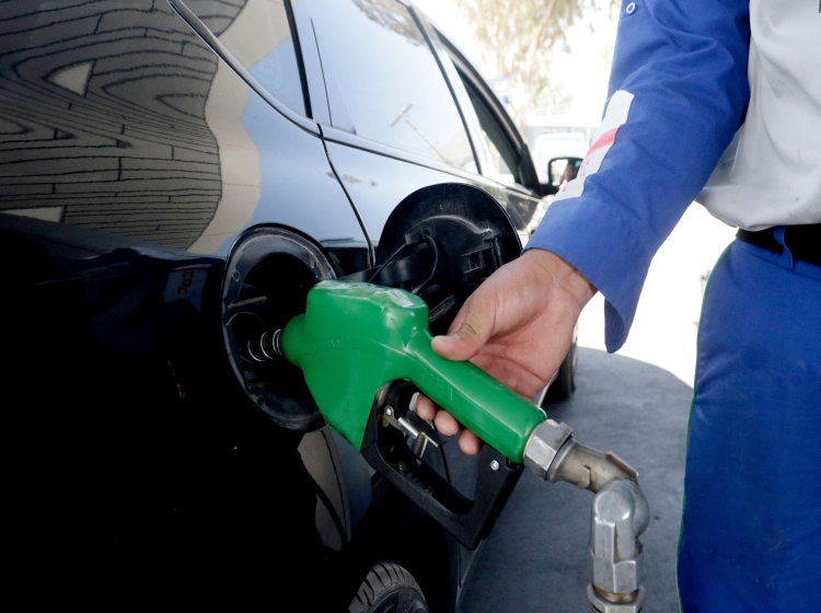 Gobierno prevé baja en el precio de las bencinas esta semana