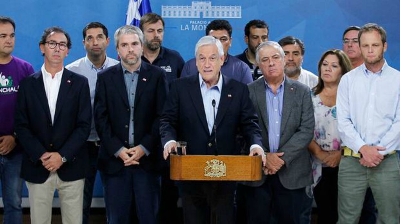 Piñera anuncia suspensión de clases y no descarta decretar 