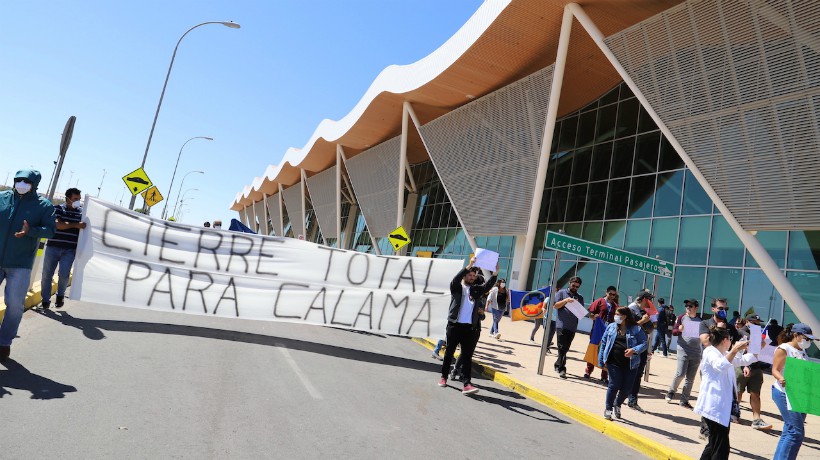 Con una marcha y bloqueo del aeropuerto el alcalde de Calama exige ...