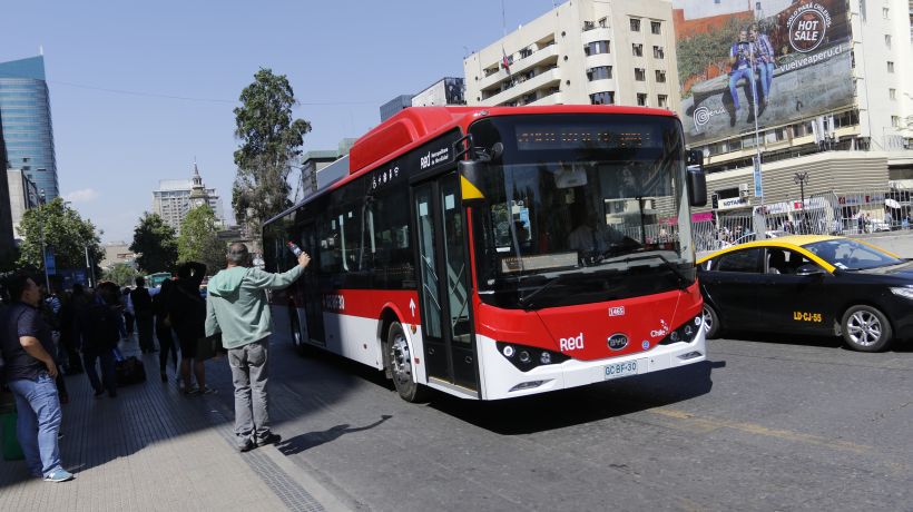 Transporte público mantendrá sus servicios en las siete comunas bajo cuarentena total
