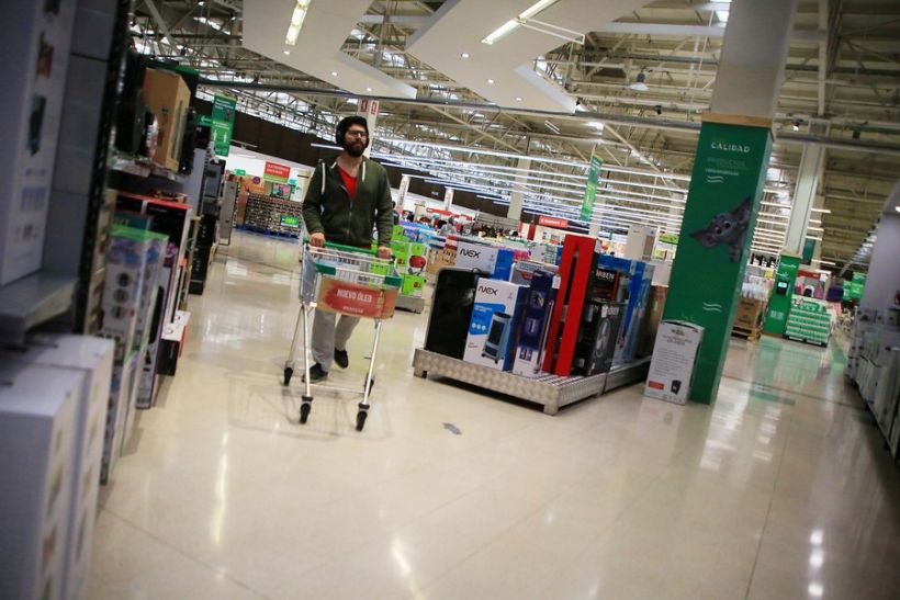 Gobierno pidió a supermercados congelar precios de productos y medida enfrenta rechazo de los proveedores