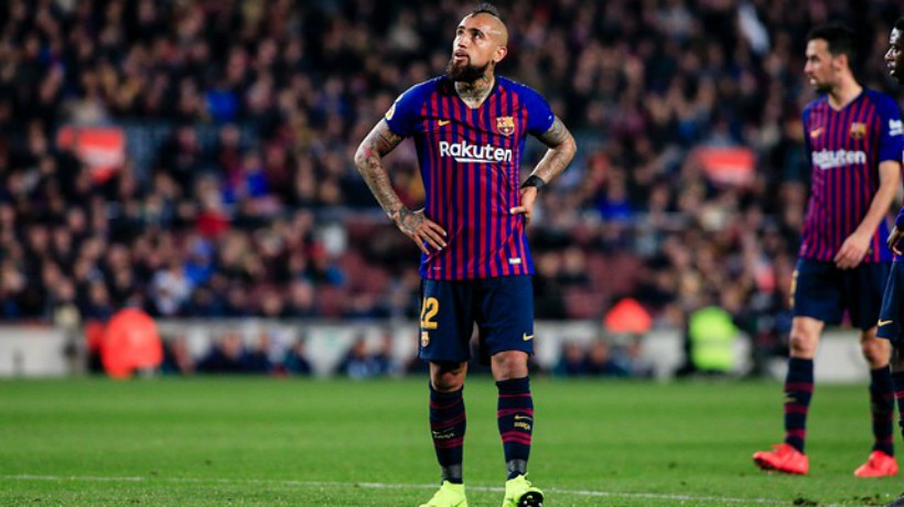 Barcelona quiere a N'Golo Kanté para reemplazar a Arturo Vidal