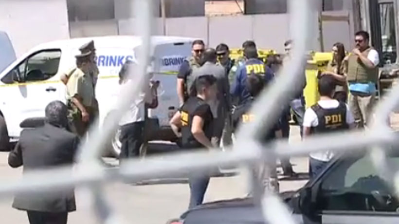 Detienen a seis personas por millonario robo en el Aeropuerto de Santiago