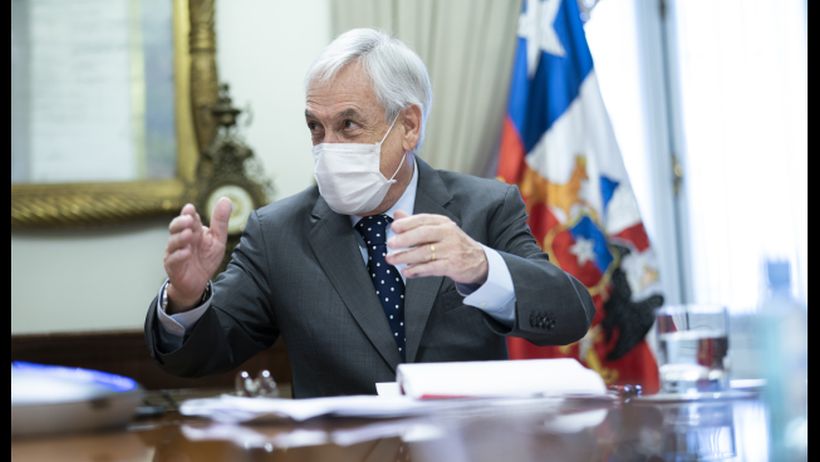 Piñera supervisó entrega de insumos médicos en Cenabast: 