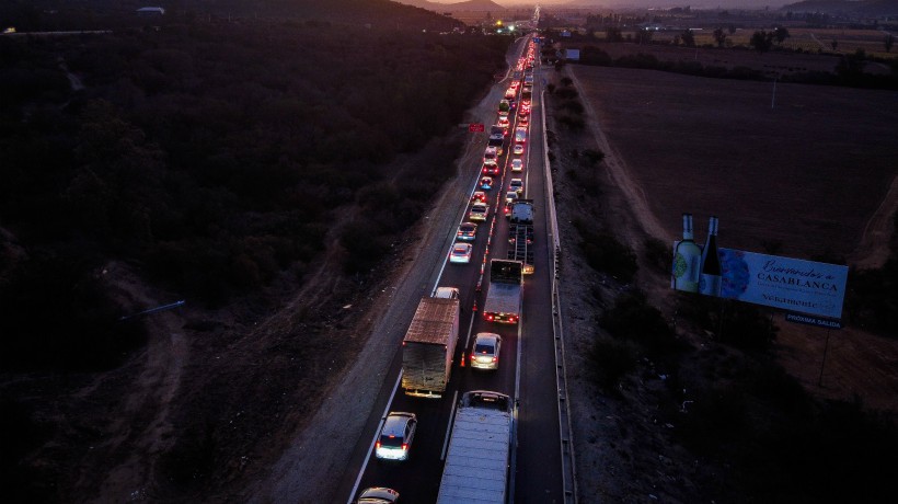 Gran congestión vehicular hacia la costa antes del inicio de amplia cuarentena