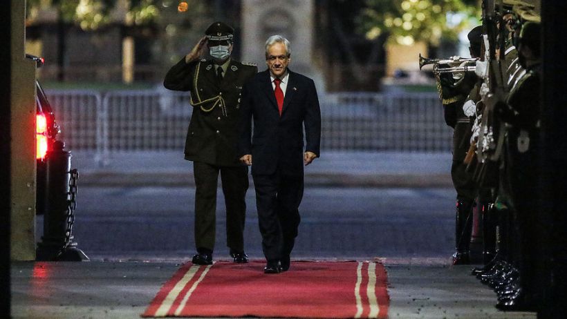 Presidente Piñera prepararía cambio de gabinete