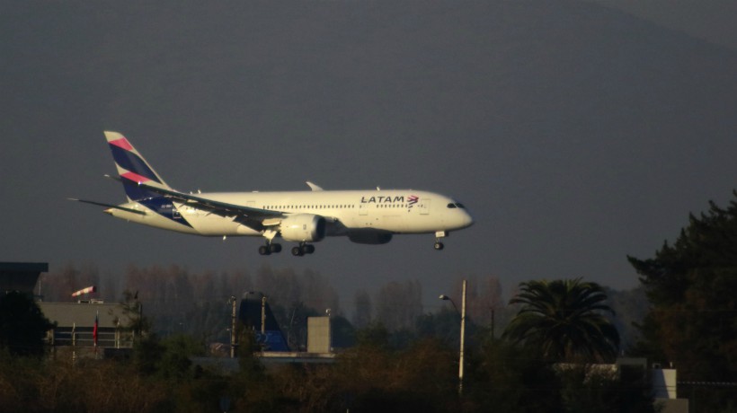 Latam anunció cese de operaciones de pasajeros y carga en Argentina