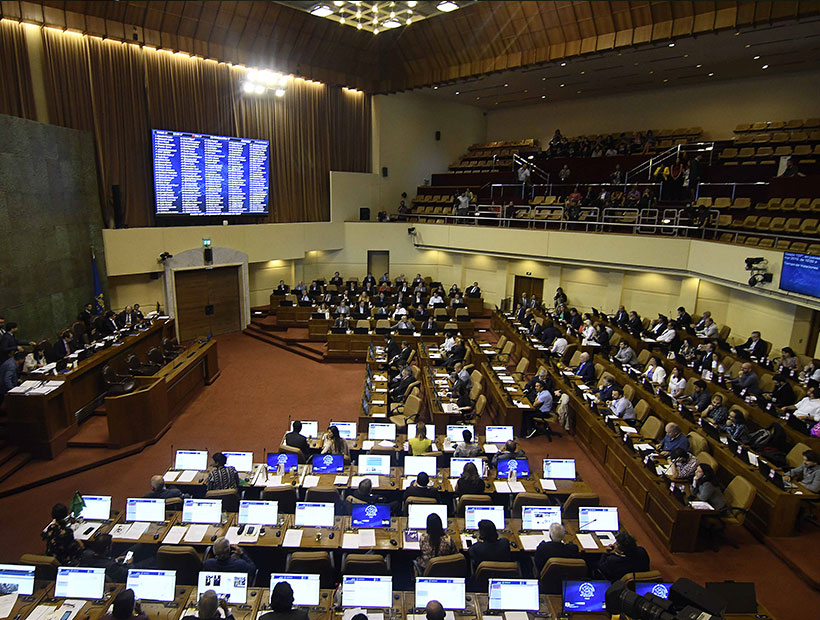 Cámara de Diputados despachó a ley proyecto que endurece sanciones por incumplir cuarentena