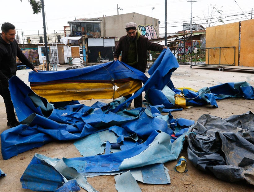Temporal destruyó la Carpa Azul de cerro Barón: artistas buscan conseguir otra