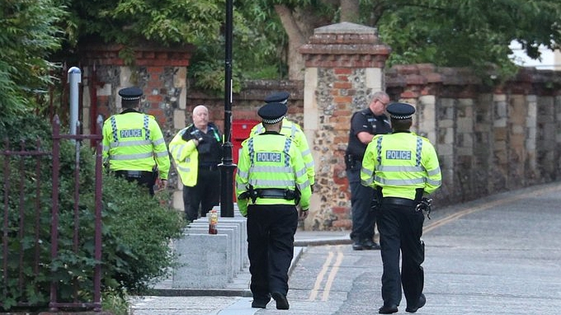 Policía británica investiga ataque con cuchillo que dejó al menos tres muertos