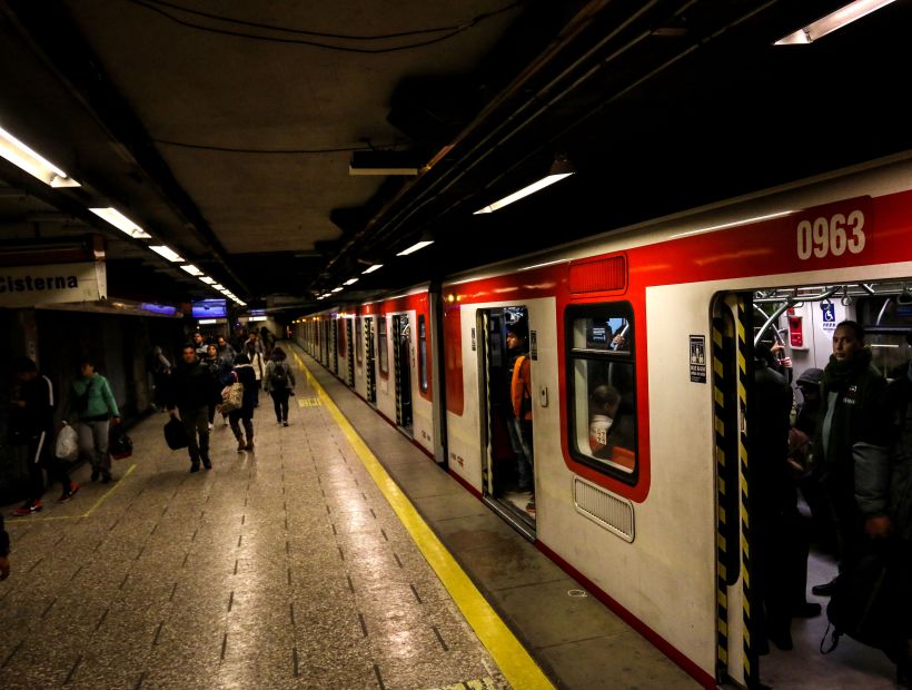 Metro de Santiago anunció que la reapertura de las estaciones San Pablo y Neptuno será este sábado