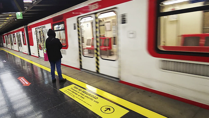 Metro de Santiago adelantará su horario de apertura