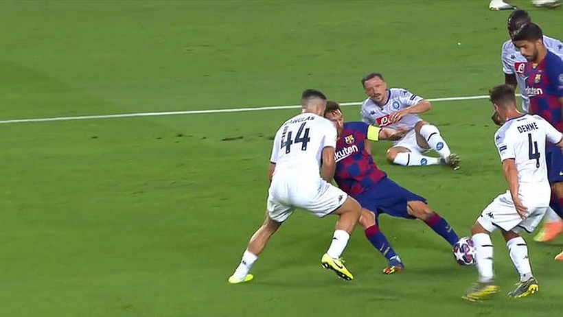 Gol de messi contra el napoles Clearance