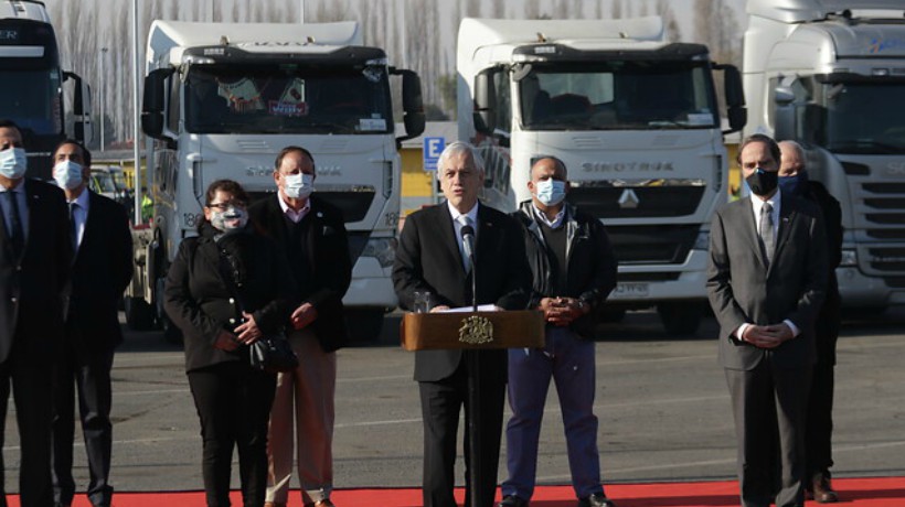 Sebastián Piñera presentó proyecto que endurece penas por quema de camiones y buses