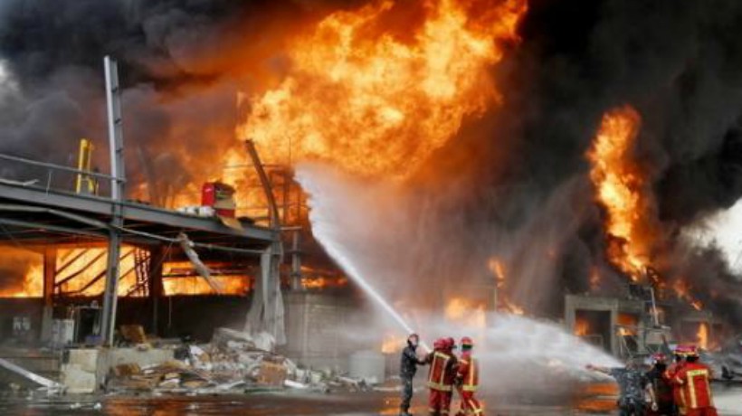 [VIDEO] Incendio causó pánico en puerto de Beirut a un mes de gran explosión