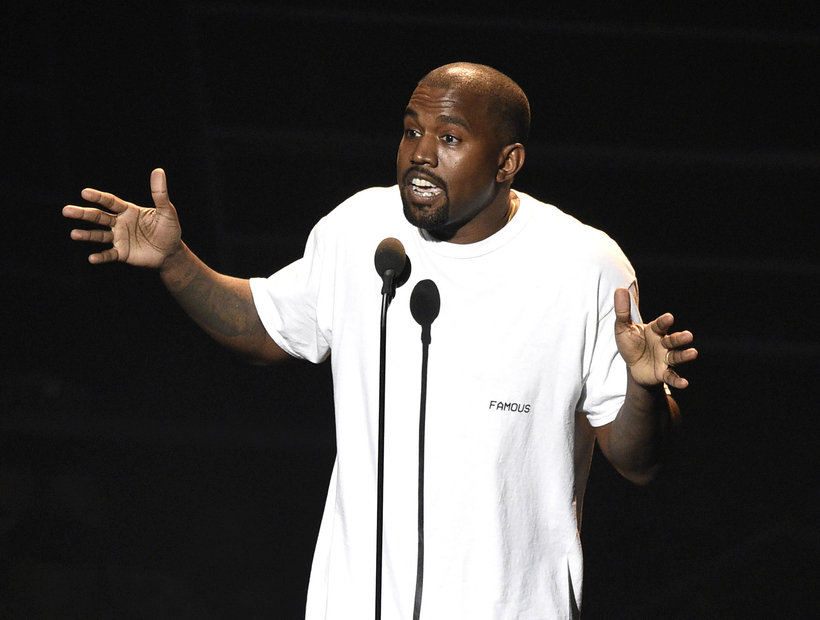 Kanye West orinó un Grammy en modo de protesta contra la industria musical