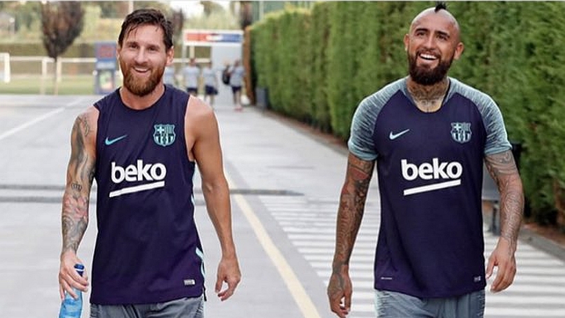 Messi publica emotivo mensaje tras partida de Vidal: 