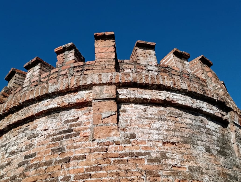 Estas son las tres teorías sobre la data del torreón encontrado bajo la  maleza en Talcahuano