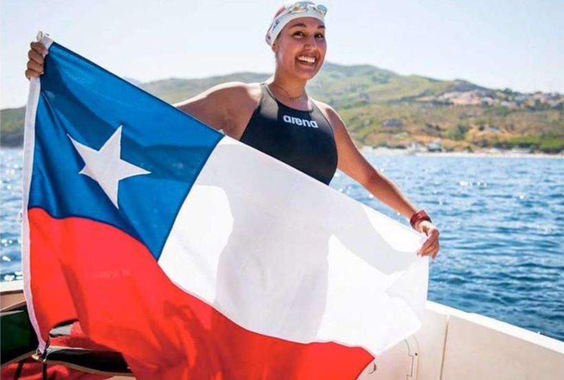 Bárbara Hernández hace historia y se transforma en la primera nadadora chilena en completar la Triple Corona de Aguas Abiertas