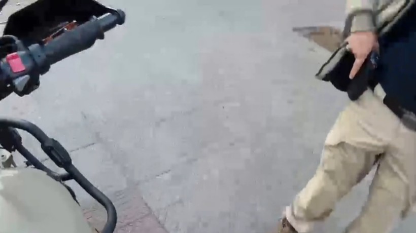 [VIDEO] Revelan imágenes de la fiscalización a carabinero en las cercanías de la casa de fiscal Chong