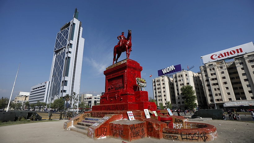Intendencia confirma que realizaron restauración express de estatua de Baquedano